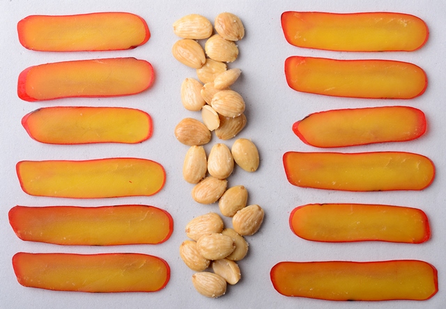 aperitivo hueva de maruca con almendras